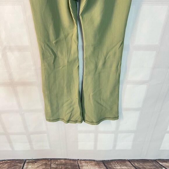 Athleta Sage Green Elation Ribbed V Back Cropped Flare Leggings Size Small - Picture 7 of 11